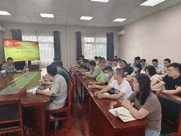 【理論宣講】鑫巖石料開(kāi)展“統(tǒng)一思想，為實(shí)現(xiàn)工業(yè)倍增、項(xiàng)目突破增磚添瓦”宣講活動(dòng)