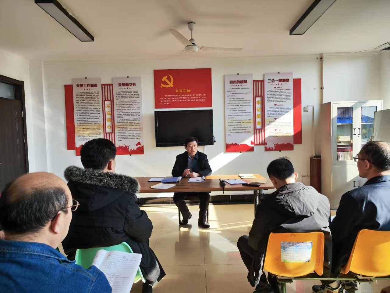 金達煤礦開展礦領(lǐng)導包保區(qū)隊專項活動