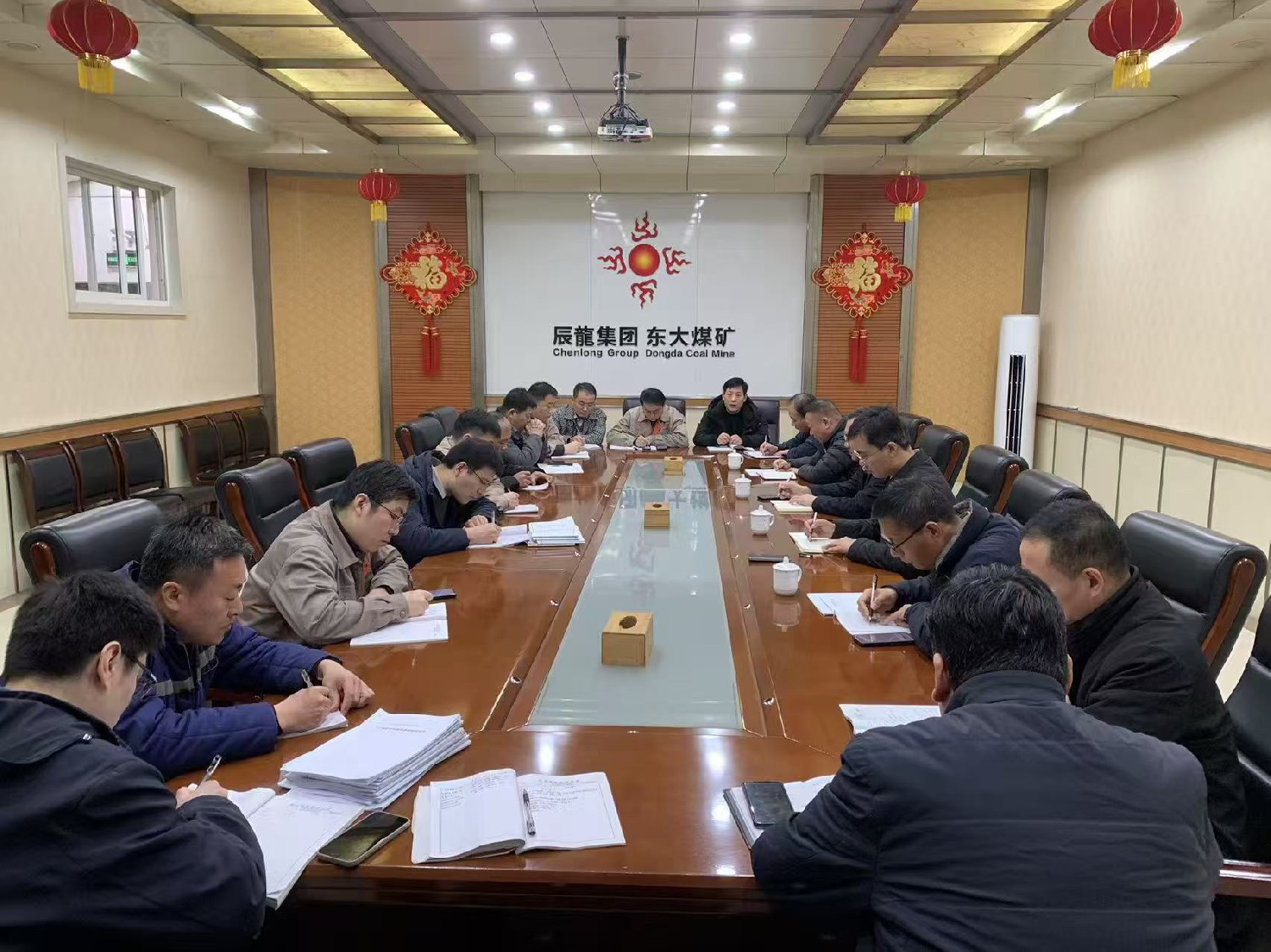 東大煤礦召開(kāi)16煤產(chǎn)能提升專(zhuān)題研討會(huì)議