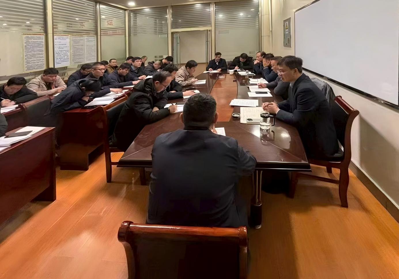 東大煤礦召開傳達(dá)貫徹山東局執(zhí)法五處會(huì)議精神暨春節(jié)前安全生產(chǎn)工作會(huì)議