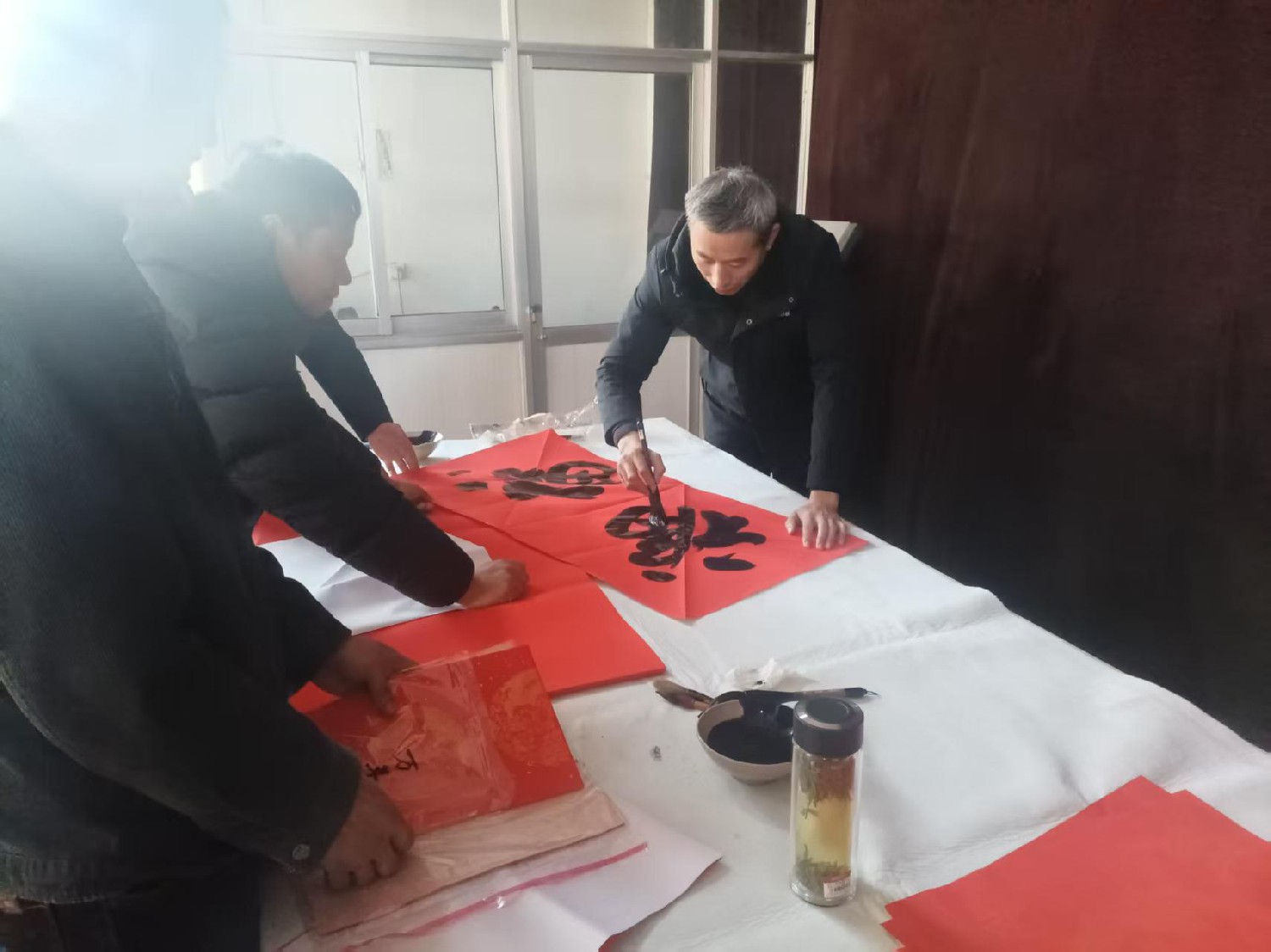 級(jí)索煤礦開(kāi)展“寫(xiě)春聯(lián) 送祝福”活動(dòng)